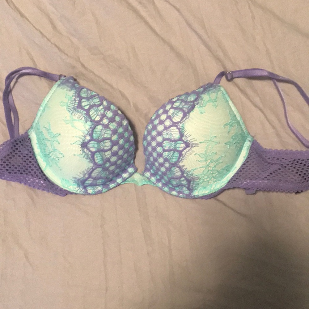 SOLD! VS Bombshell Bra 32A